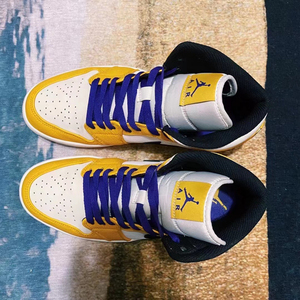 aj1湖人 紫黄 42.5码 原盒 三次内使用 基本充新 全
