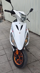 二手雅马哈鬼火125cc三代战速踏板车燃油助力爆改装幽灵摩托