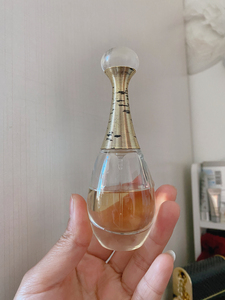 迪奥香水瓶子