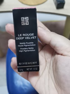 纪梵希红丝绒口红n12  红丝绒的壳子特别好看!积分兑换的!