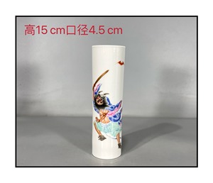 清乾隆年，粉彩人物香筒，高15 cm口径4.5 cm全品