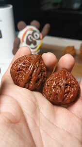 蚂蚁纹虎头秋子,秋子文玩核桃,秋子中为数不多的密度大,份量打