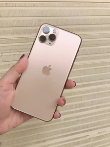 苹果手机香槟金