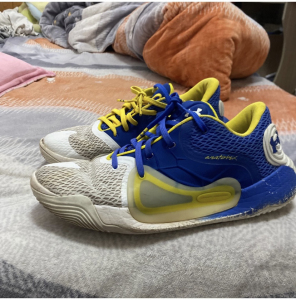 安德玛spawn2金州勇士队白蓝配色 是在得物上买的