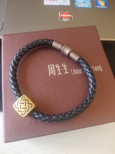 周生生手链金豆(守护),配套周生生手带,带包装盒.