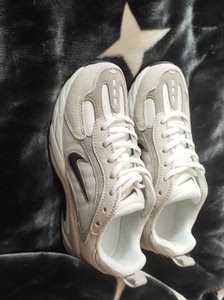 耐克nike鲍尔曼老爹鞋,自己买了一双,朋友又送了一双,全新