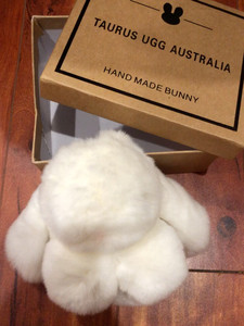 taurus ugg australia纯白色兔子挂件,全新
