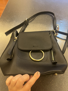 endear伊迪亚专柜买的双肩包,有磨损.