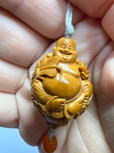 刘人义橄榄核雕,单籽大弥勒(2.6*4.1).原相机拍摄,带