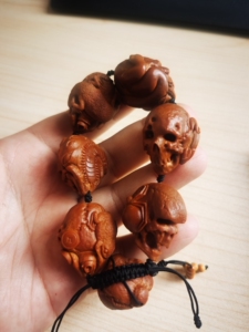 五毒,木延本工橄榄核雕,纯手工铲刀工雕刻,蝎子蜈蚣蟾蜍蜈蚣壁