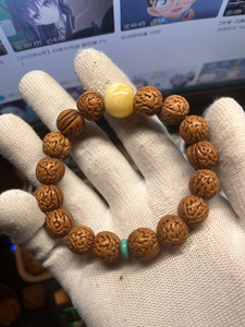 小桃核手串12mm 配妖花蜜蜡 原矿绿松隔片.全品无瑕疵.核
