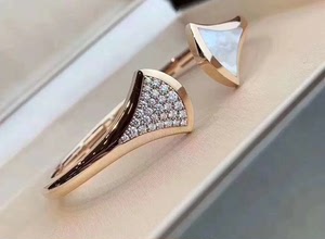 000人付款淘宝bulgaria宝格丽黄金手镯,镶嵌了三颗蛋面祖母绿,三颗蛋