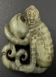 猴子抱桃玉石手把件古董古玩杂项高古玉老釉玉老物件真品地摊捡漏