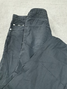 Boss男式休闲裤。购于美囯深蓝色料子是薄款的棉布，尺寸腰围