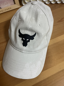 安德玛强森牛头帽子 白色牛头t恤,夏日清凉套装,稀缺白色,已