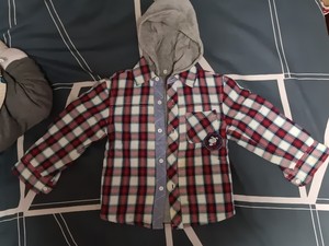 淘帝topbi品牌婴幼儿儿童带帽子格衬衫（薄绒卫衣），上衣外