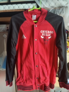 阿迪达斯冬季外套公牛队夹克 2xl