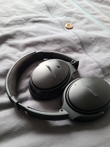 boseqc35一代 蓝牙降噪耳机  成色还不错  只有骑车