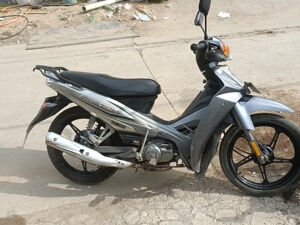 林海雅马哈110弯梁,灯亮表走,09年的车,实表8008公里