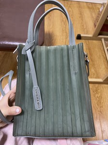 小ck 果冻包 墨绿色搭配衣服超级好看的 里面的袋子可以拆卸