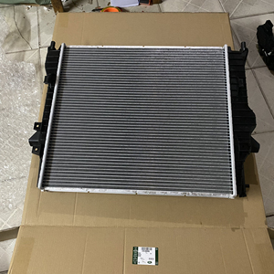 路虎极光神2揽胜揽运发现3/4捷豹xjxfxe散热水箱