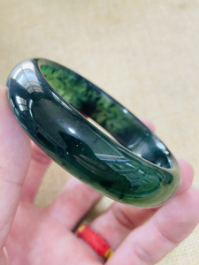 泰山玉手镯,玉料满金星