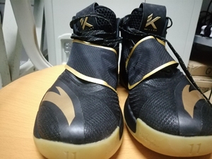 安踏kt6黑金配色汤普森签名鞋,本人学生当时四五百入手买回来