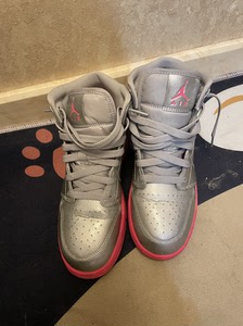 nike 乔丹 aj1 亮面银色 mid