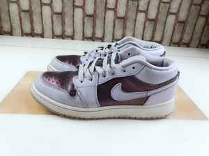 38码,耐克女鞋乔丹aj1电光紫变色龙镭射板鞋