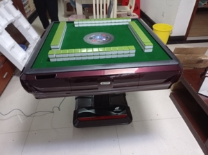 国雀全新的折叠麻将机,大牌带红中,两个颜色可选,长沙市内送货