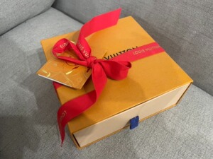 礼盒包装 全新lv腰带 皮带 原价570077 闲置价4000