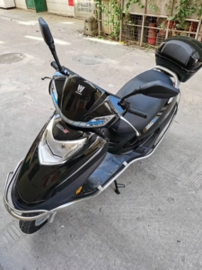 出台个人自己用的摩托车,新款豪爵125c踏板车星钻.实体店购
