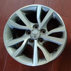 三菱翼神原厂跟车来的16寸轮毂,数据如下: 16寸*7j