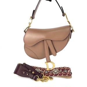 迪奥小号马鞍包 成色挺新.带勋章肩带.好价格喜欢来吧!