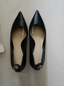 000人付款淘宝卡迪莎高跟鞋,万象城一楼买的,前天才