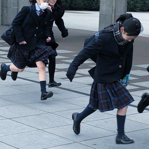收 品川女子黄背心黄毛衣