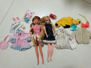 珍妮公仔换装玩具芭比娃娃，只有珍妮和她配套的两件衣服包包，其