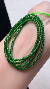 #珠宝玉石首饰  冰绿小米粒翡翠珠链项链，尺寸2.6mm（5