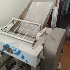 出售两台压面机 一个哈尔滨冰城 最好的 一个普通的