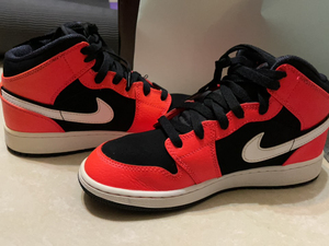 000人付款淘宝aj1高帮橘红黑白配色篮球鞋,轻微穿着痕迹,细节如图