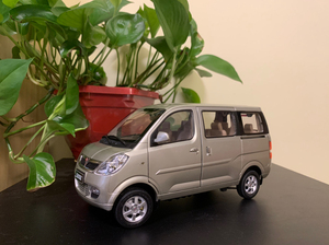 上汽通用五菱鸿途,原厂合金车模,比例:1:18.银色,全新无