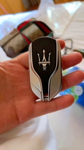 玛莎拉蒂车钥匙按键