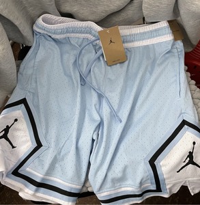 Jordan浅色天蓝色新款美式不过膝短裤大网眼篮球短裤