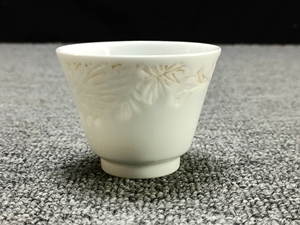 日本出石烧 白瓷 手工雕刻 花草纹 冰裂开片 主人杯 有使用