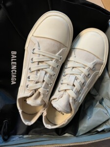 巴黎世家小白鞋