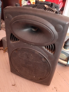 12寸拉杆音箱,空塑料箱体低价出卖,不退不换,没有什么磕碰