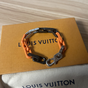 lv 21fw秀款黑橘银淬火手链mp3143