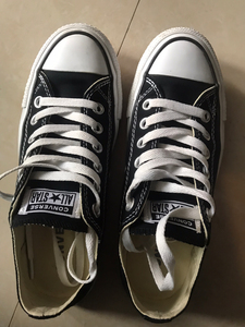 匡威黑色低帮帆布鞋高版本 37码 买小了 99新 试穿程度