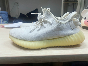yeezy 350 白冰淇淋  40.5码 鞋底氧化
