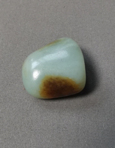 特色 油烟皮青玉籽料原石16.7克